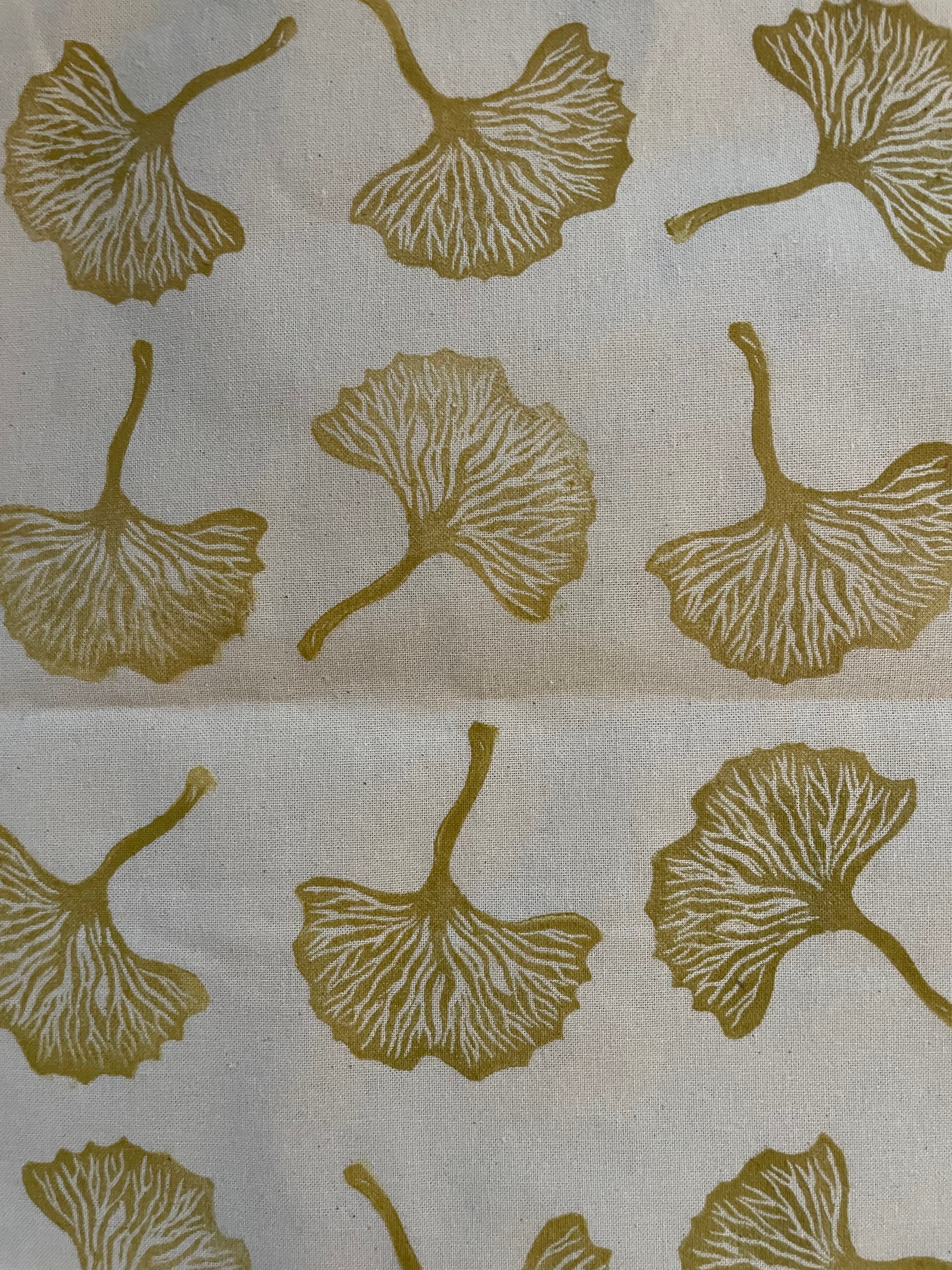 Market bag with ginkgo leaf pattern